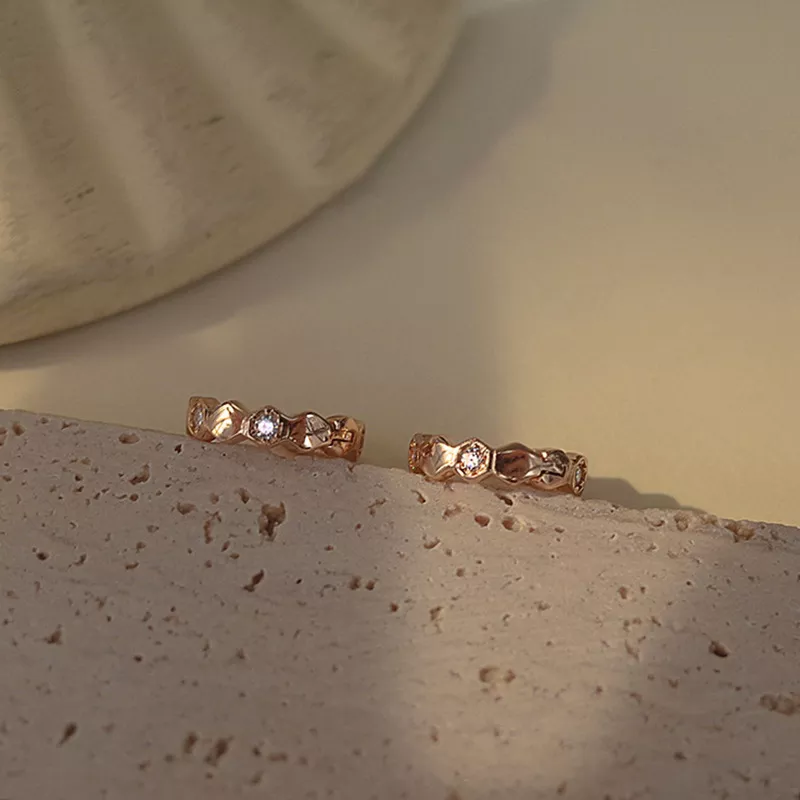 S925 Honeycomb Inlaid Zircon Hoop Earrings S925 Honeycomb Inlaid Zircon Hoop Earrings