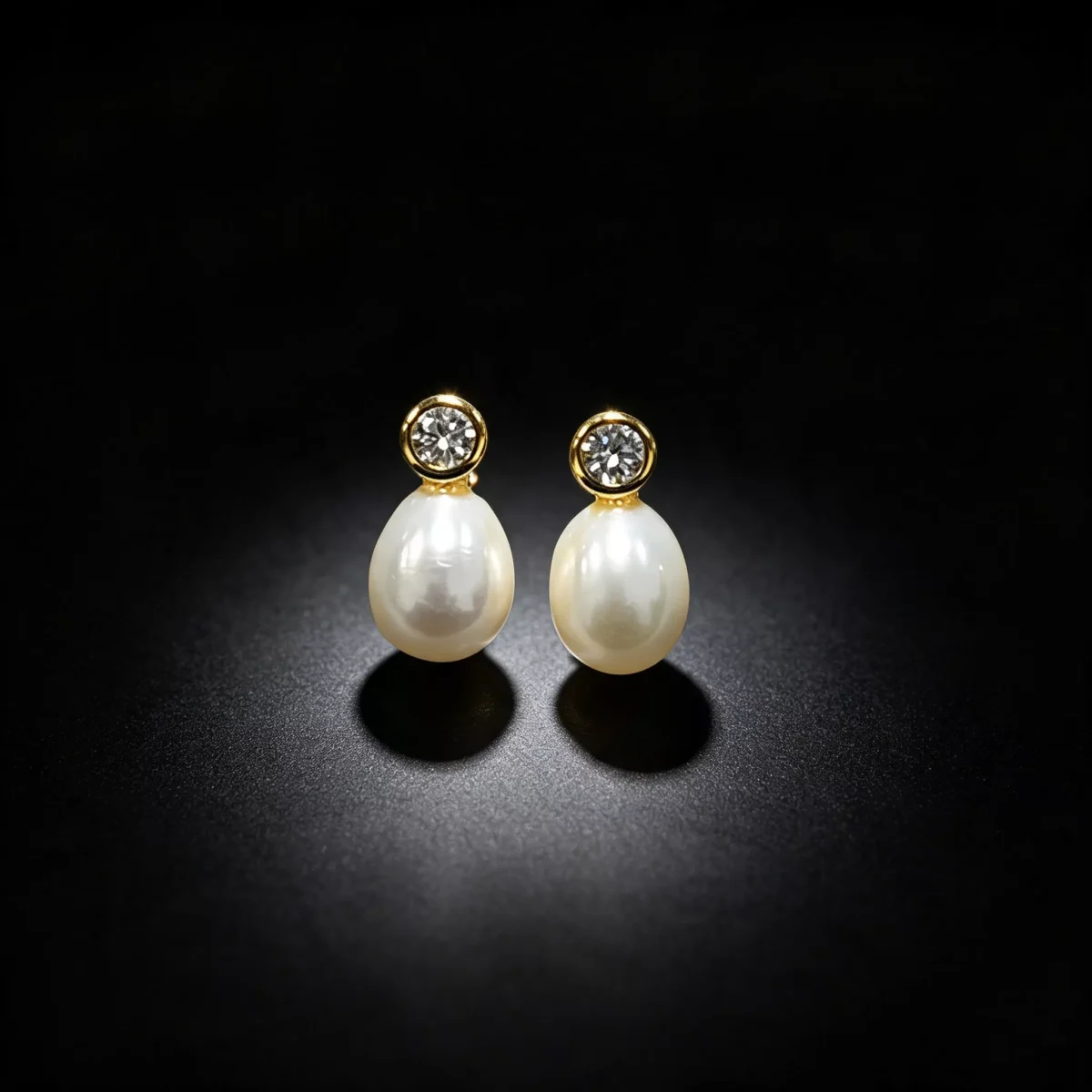 S925 Teardrop Freshwater Pearl Zircon Stud Earrings S925 Teardrop Freshwater Pearl Zircon Stud Earrings