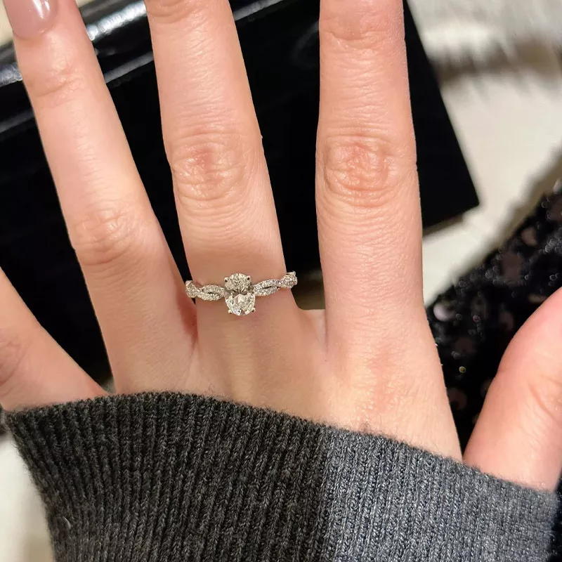 S925 Silver Oval Cubic Zirconia Twisted Band Ring