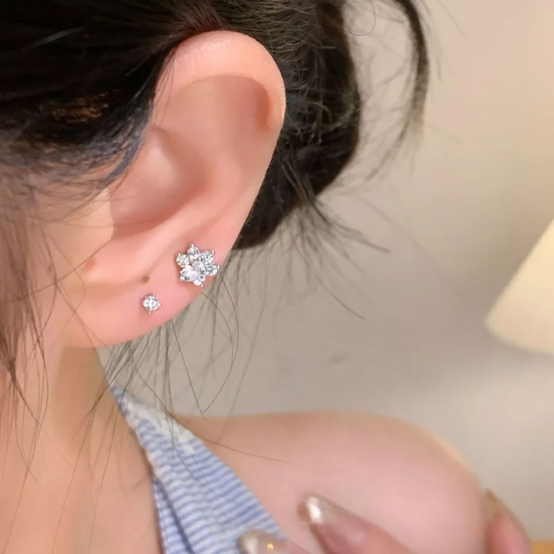 Cat‑Paw Fine Silver CZ Stud Earrings