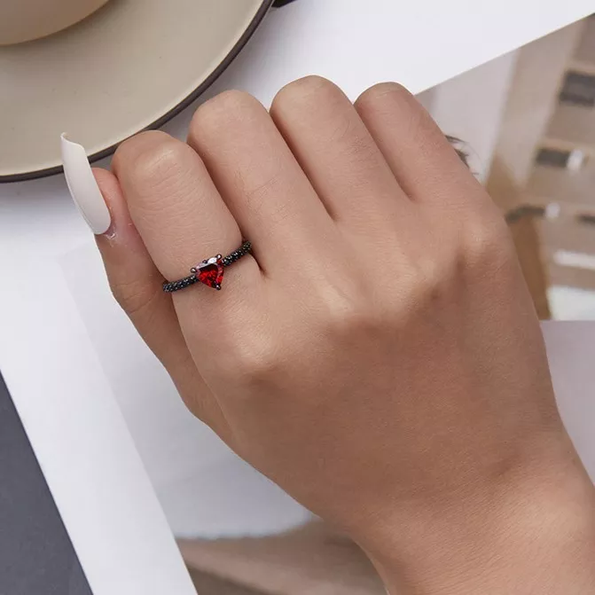 925 Silver Black‑Plated Heart Red Gem Ring 925 Silver Black‑Plated Heart Red Gem Ring